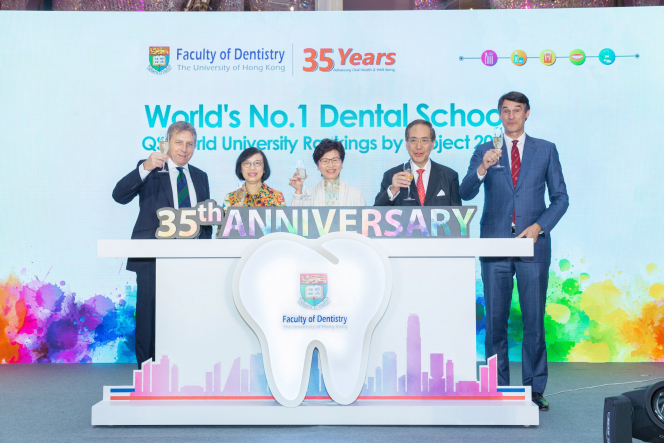 Guests of Honour (from left to right) Professor Peter Mathieson, Professor the Hon Sophia Chan, the Hon Mrs Carrie Lam, Professor the Hon Arthur Li and Professor Thomas Flemmig celebrate HKU Faculty of Dentistry 35th Anniversary cum being the World’s No.1 Dental Faculty