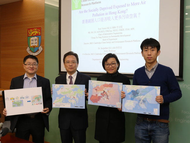 (From left) HKU Faculty of Engineering Assistant Dean (External Relations and Knowledge Exchange) Dr Wilton Fok Wai-tung, HKU-Cambridge Clean Energy and Environment Research Platform (CEERP) Director Professor Victor Li On-kwok, HKU-Cambridge Clean Energy and Environment Research Platform (CEERP) Co-Director Dr Jacqueline Lam Chi-kei, and HKU Faculty of Engineering PhD student Mr Yang Han introduce their research on air pollution-induced environmental injustice.