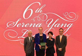 紐約大學Rory Meyers護理學院院長Eileen Sullivan-Marx教授及港大李嘉誠醫學院護理學院院長林佳靜教授簽署協議備忘錄,同場出席的嘉賓還包括香港大學署理校長譚廣亨教授及香港大學李嘉誠醫學院院長梁卓偉教授,見證簽訂協議備忘錄。