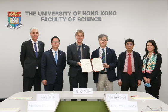 Representatives from LOCPG and HKU
From the left - Professor Matthew EVANS, Dean of Faculty of Science, HKU; Dr CHEN Heng, Director of the Department of Educational, Scientific and Technological Affairs of the LOCPG; Professor Gray WILLIAMS, Director of SWIMS, HKU; Professor Alfonso NGAN, Acting Vice-President and Pro-Chancellor (Research), HKU; Professor CHE Chi Ming, Chair Professor and Zhou Guangzhao Professorship in Natural Sciences of Research Division for Chemistry, HKU; Ms Winnie LAI, Deputy Director of China Affairs, HKU.