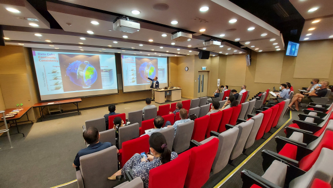 Professor Peng GONG, HKU Vice-President (Academic Development) and HKU experts discuss cliamte change related issues