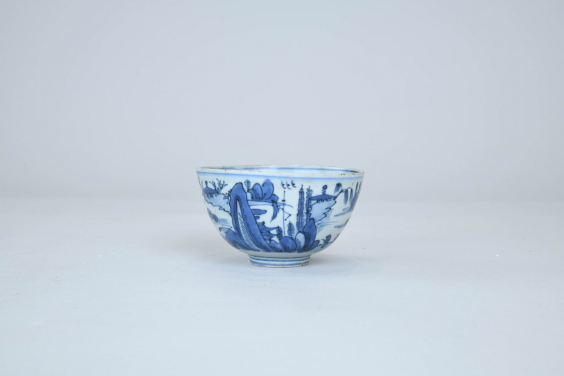 Bowl
Ming dynasty, Wanli period (1573–1620)
Porcelain with underglaze blue
H. 5 cm, D. 9 cm
HKU.C.1966.0302
