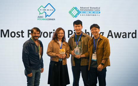 Professional Judges' Choice Award: Saliva Mental: Dog Wellness Assessment Ball . The winning team (from left) Professor David Weitz, Dr Qiaoyi WANG, Mr Chi SONG and Dr Ziyu HAN