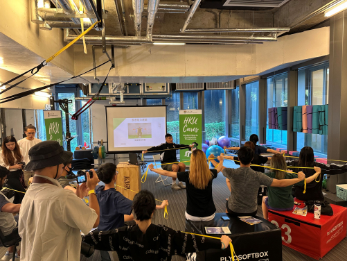 The student ambassadors receive basic training in elderly sports under the guidance of professional coaches from HKU CSE.