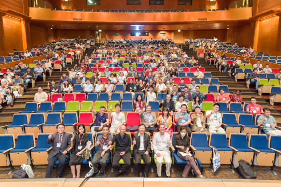 Distinguished speakers and participants gathered at the AQIS’25 hosted at HKU.