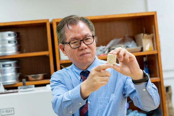 Professor Yang participated in the award-winning research project, "Anisotropic State-Dependent Theory and Constitutive Modelling of Soils".
